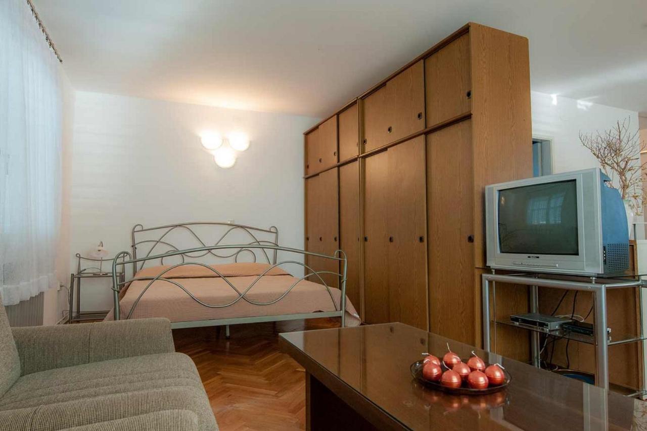 Amazing Seaview Apartment With A Balcony Near The Beach - Kneza Trpimira I Zadar Ngoại thất bức ảnh