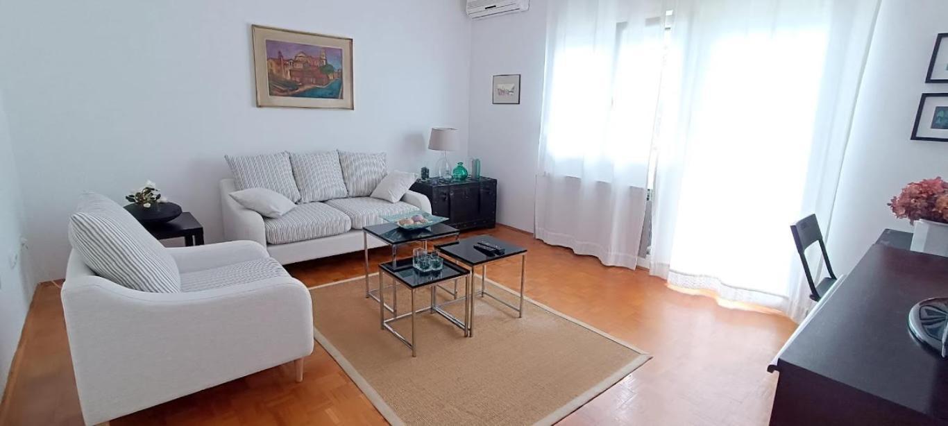 Amazing Seaview Apartment With A Balcony Near The Beach - Kneza Trpimira I Zadar Ngoại thất bức ảnh