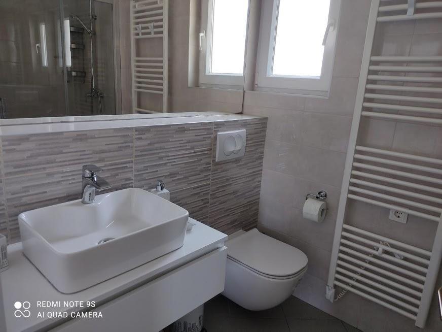 Amazing Seaview Apartment With A Balcony Near The Beach - Kneza Trpimira I Zadar Ngoại thất bức ảnh