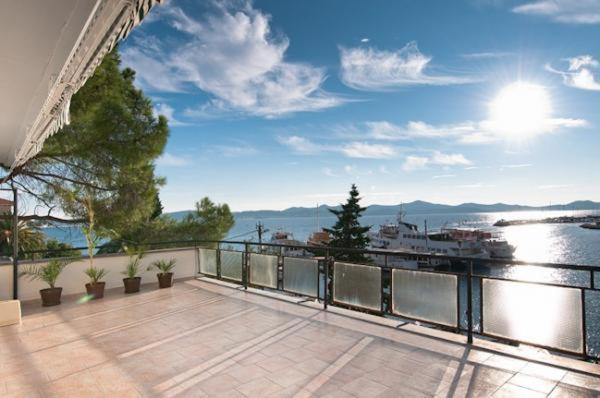 Amazing Seaview Apartment With A Balcony Near The Beach - Kneza Trpimira I Zadar Ngoại thất bức ảnh