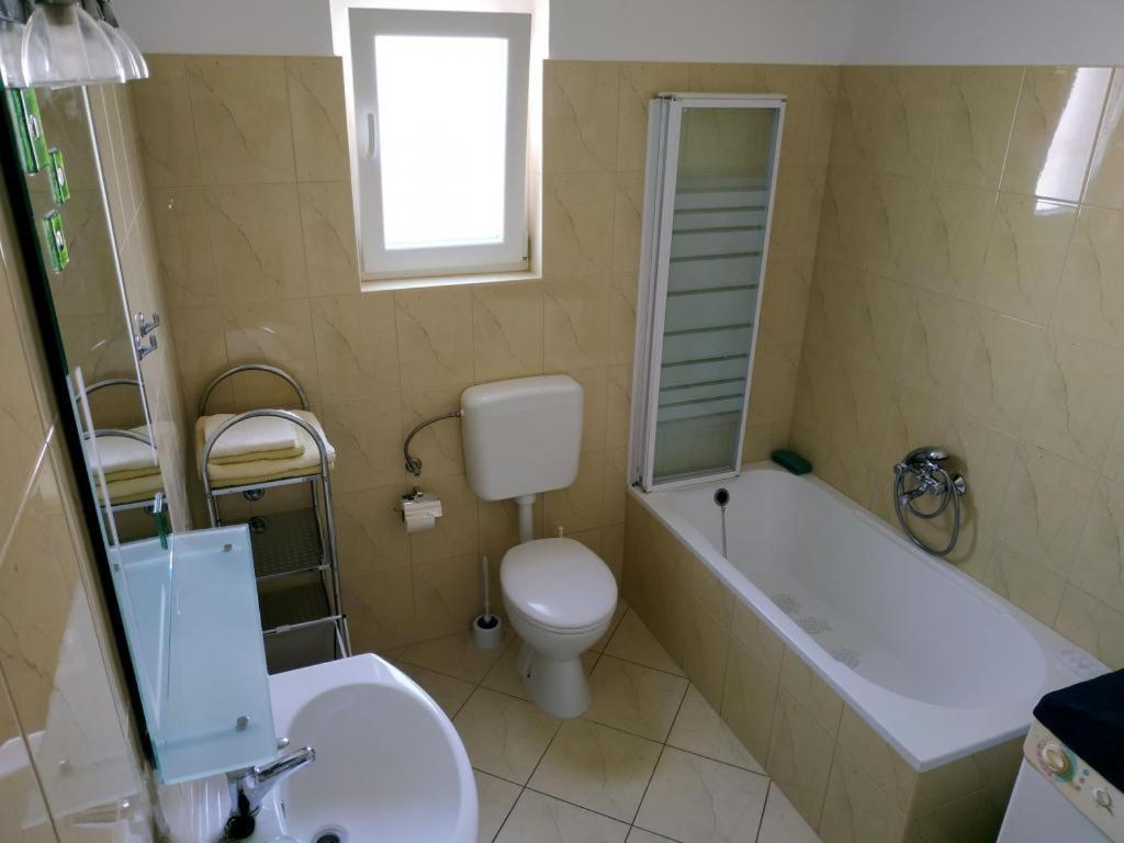 Amazing Seaview Apartment With A Balcony Near The Beach - Kneza Trpimira I Zadar Ngoại thất bức ảnh