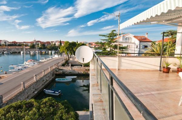Amazing Seaview Apartment With A Balcony Near The Beach - Kneza Trpimira I Zadar Ngoại thất bức ảnh